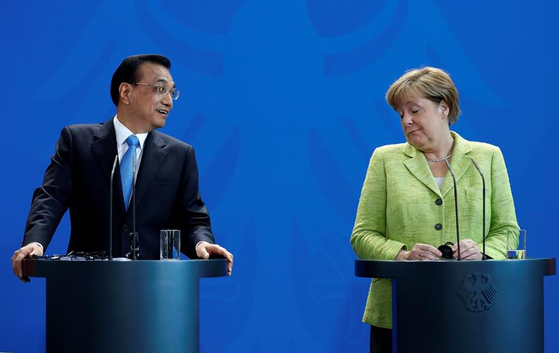 El primer ministro chino pide mÃ¡s inversiÃ³n alemana en una conversaciÃ³n con Merkel